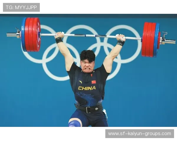 中国举重队稳定发挥连破重量